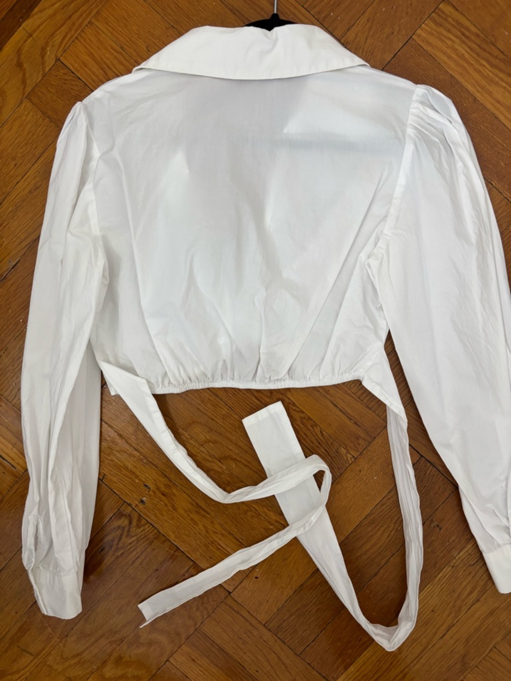 Sans Souci White Twist-Front Long Sleeve Crop Blouse - Picture 2 of 3